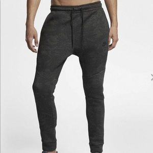 Nike Sportswear Tech Fleece Tapered Pants  NWOT
